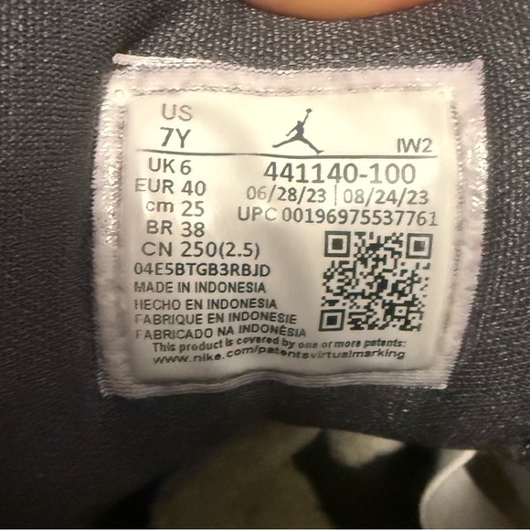 Nike Air Jordan 3 Retro "Vintage Floral" - Picture 2 of 6